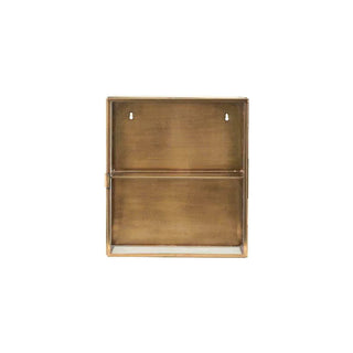 Achterzijde van messingkleurige wandvitrine met twee ophangpunten en legplank