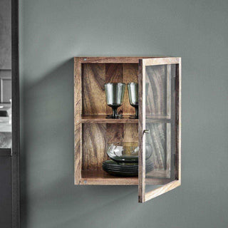 Wandvitrine hout antiek bruin 50cm van House Doctor, toegepast in een sfeervolle interieursetting