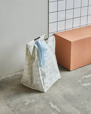 Waszak Squares wit 40x60cm van House Doctor, toegepast in een sfeervolle interieursetting