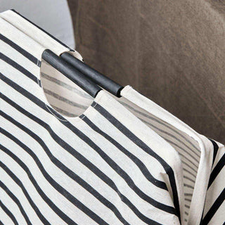 Waszak stripes zwart 40x60cm van House Doctor, toegepast in een stijlvolle woonkamer