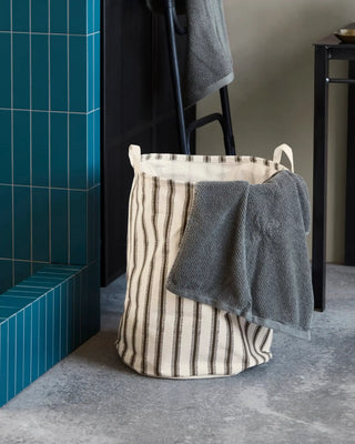 Waszak Vibes bruin 40x50cm van House Doctor, toegepast in een sfeervolle interieursetting