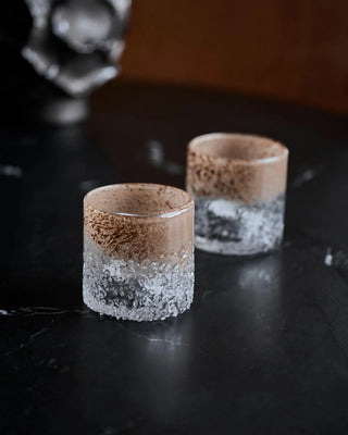 Waxinelichthouders Teagan caramel set van 2 van House Doctor, toegepast in een stijlvolle woonkamer