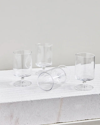 Wijnglas Sand helder 13cm - 4 stuks van House Doctor, toegepast in een sfeervolle interieursetting