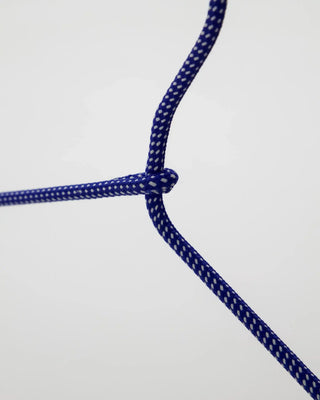Detail van het gevlochten blauwe draad van een House Doctor Wire hanger