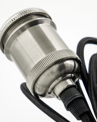 Zilverkleurige E27 fitting met industriële uitstraling van House Doctor, van dichtbij met materiaal en afwerking zichtbaar