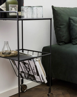 Zwarte trolley Use van metaal 35x75cm van House Doctor, in een gestileerde detailopstelling