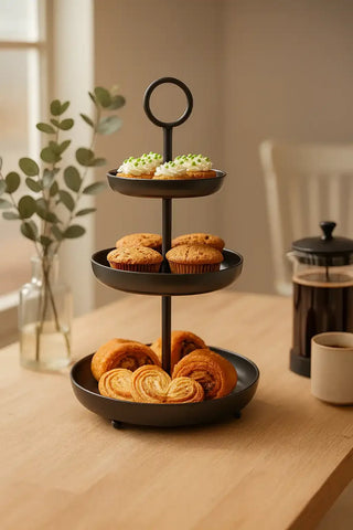 Etagere Diesbach zwart 60cm - 3 plateaus van House of Nature, toegepast in een sfeervolle interieursetting