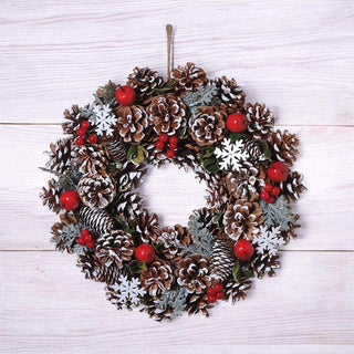 Krans Pinecone Snowflakes 35cm van House of Nature, toegepast in een sfeervolle interieursetting