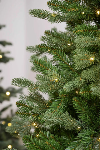Uppsala kerstboom 240cm van House of Nature, in een gestileerde detailopstelling