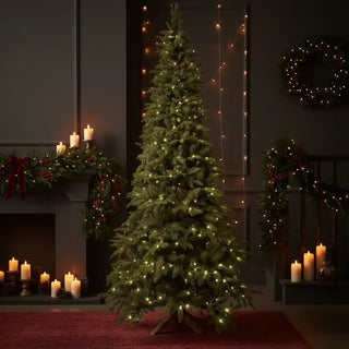 Uppsala kerstboom 240cm van House of Nature, toegepast in een sfeervolle interieursetting