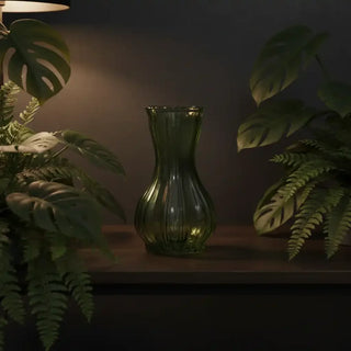 Vaas Flin Fion antiek groen 15cm van House of Nature, toegepast in een sfeervolle interieursetting