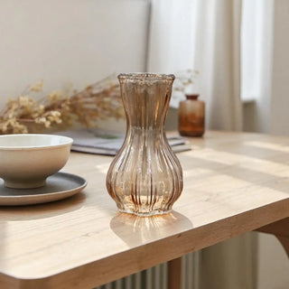 Vaas Flin Fion beige 15cm van House of Nature, in een gestileerde detailopstelling