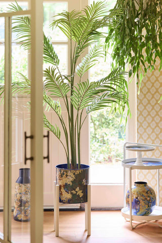 Vaas Francis Sling Blue Bloom Harmony 27cm van House of Nature, in een gestileerde detailopstelling