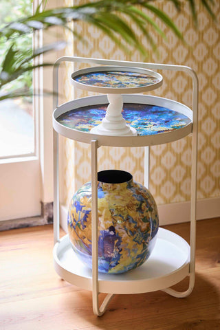 Vaas Francis Sling Blue Bloom Harmony 27cm van House of Nature, geplaatst in een ruimtelijke woonomgeving