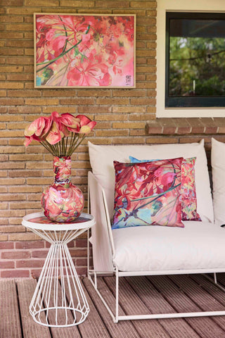 Vaas Francis Sling Red Bloom Spirit 37cm van House of Nature, toegepast in een sfeervolle interieursetting