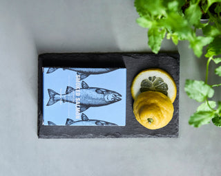 Gerookte zalm avocado dille en kappertjes voor zalmsalade