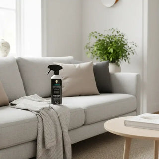 Interieurreiniger 500ml van James, toegepast in een sfeervolle interieursetting