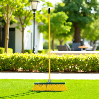 Kunstgras bezem 65cm, toegepast in een sfeervolle interieursetting