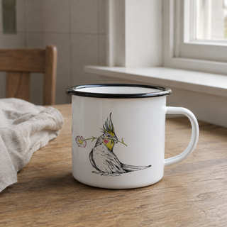 Ligarti emaille mok bloemenkuif – 300 ml in een natuurlijke alledaagse omgeving, met de originele illustratie zichtbaar.