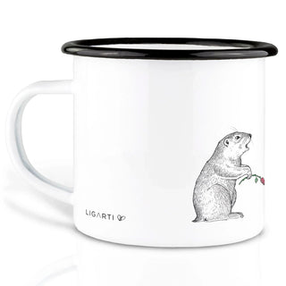 Achterzijde van de Ligarti emaille mok Hartzeer op de Prairie (300 ml), met een prairiehond, hangende roos en gebroken hart bij het logo.