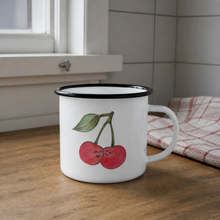 Detail van Ligarti emaille mok Kers 300 ml met twee lachende kersen en een groen blad.