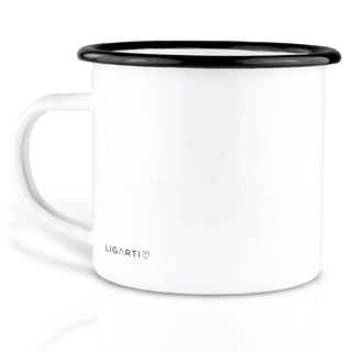 Emaille mok Konijn & Egel – 300 ml van Ligarti, gepresenteerd in een lichte interieursetting