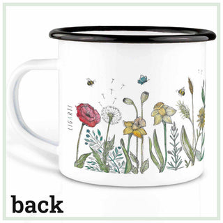 Handgemaakte emaille mok bloemenweide 300ml van Ligarti, met het handgemaakte ontwerp duidelijk in beeld