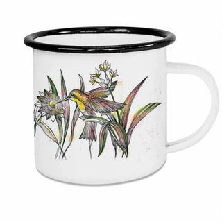 Emaille mok met zwarte rand en illustratie van een kolibrie tussen bloemen