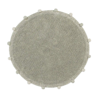 Rond olijfkleurig vloerkleed met pompons.