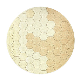 Rond goudkleurig honingraatvloerkleed.