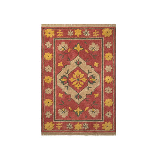 Rood Persian-vloerkleed met geel en licht sierpatroon.