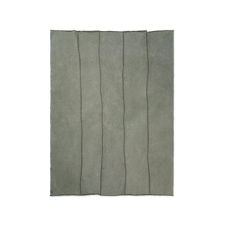 Groen Stoashed-vloerkleed met verticale naden. Op witte achtergrond.
