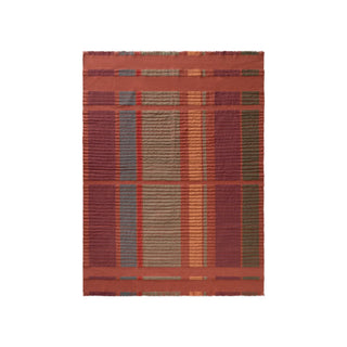 Columns Sienna-vloerkleed met rode en groene verticale banen en franjes.