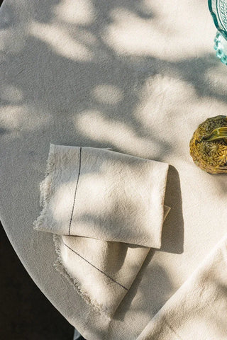 Lorena Canals Natural servetten op een lichte tafel