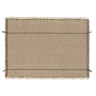 Eén Juarez-placemat uit de set van 4, met fijne donkere lijnen op een lichte geweven ondergrond; één exemplaar uit de set.