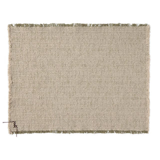 Handloom-placemat in naturel met kaki rand op witte achtergrond; één exemplaar uit de set; één exemplaar uit de set.
