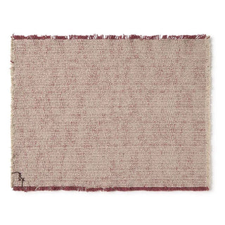 Handloom-placemat in naturel met marsalarand op witte achtergrond; één exemplaar uit de set.