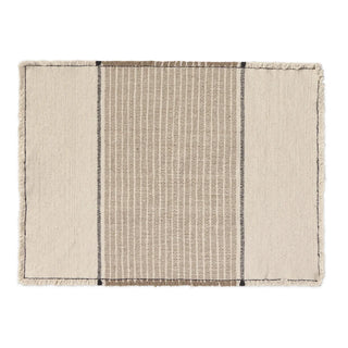 Eén Polanco-placemat uit de set van 2, met lichte en donkere verticale lijnen; één exemplaar uit de set.