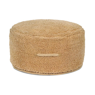 Honingkleurige ronde lage poef met handgreep.