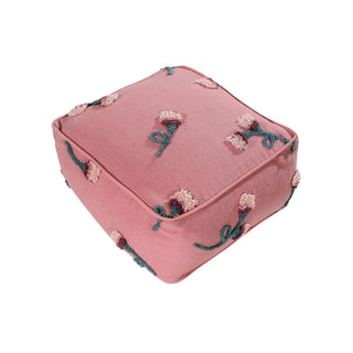 Roze rechthoekige poef met takjesmotieven.