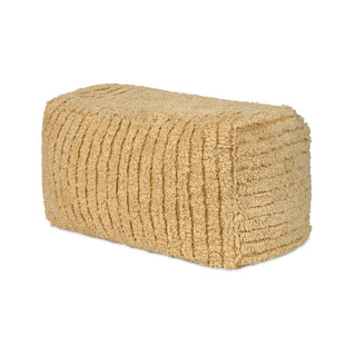 Haystack-poef in strobaalvorm op een neutrale achtergrond.