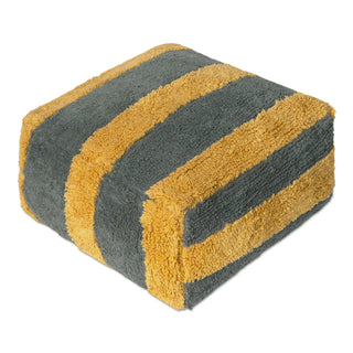 Vierkante poef met gele en blauwgroene strepen.