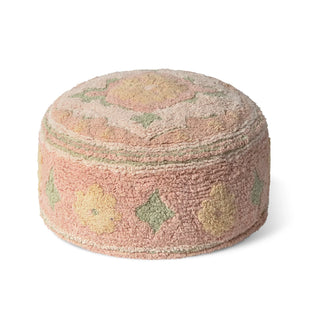 Ronde roze Persian-poef met een decoratief patroon.
