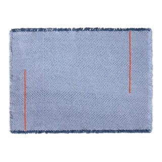 Vertical-placemat in blauw met franjes en verticale lijnen; één exemplaar uit de set; één exemplaar uit de set.