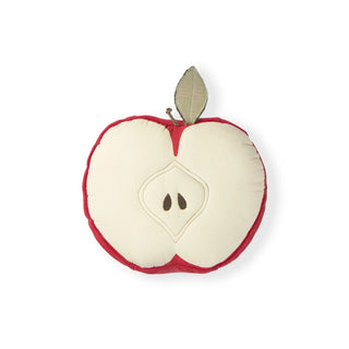 Appelvormig kussen met rood randje op witte achtergrond.