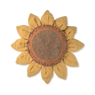 Zonnebloemvormig vloerkussen op witte achtergrond.