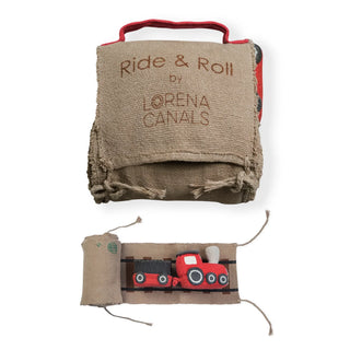 Ride & Roll met tas, spoorwegmat en rode trein.