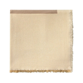 Opgevouwen Vertical-tafelkleed in naturel met franjes.