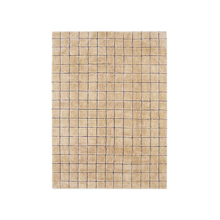 Rechthoekig amberkleurig Mosaic-vloerkleed met donker rasterpatroon op witte achtergrond.