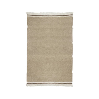 Beige Steppe-vloerkleed met subtiele banen en franjes. Op witte achtergrond.